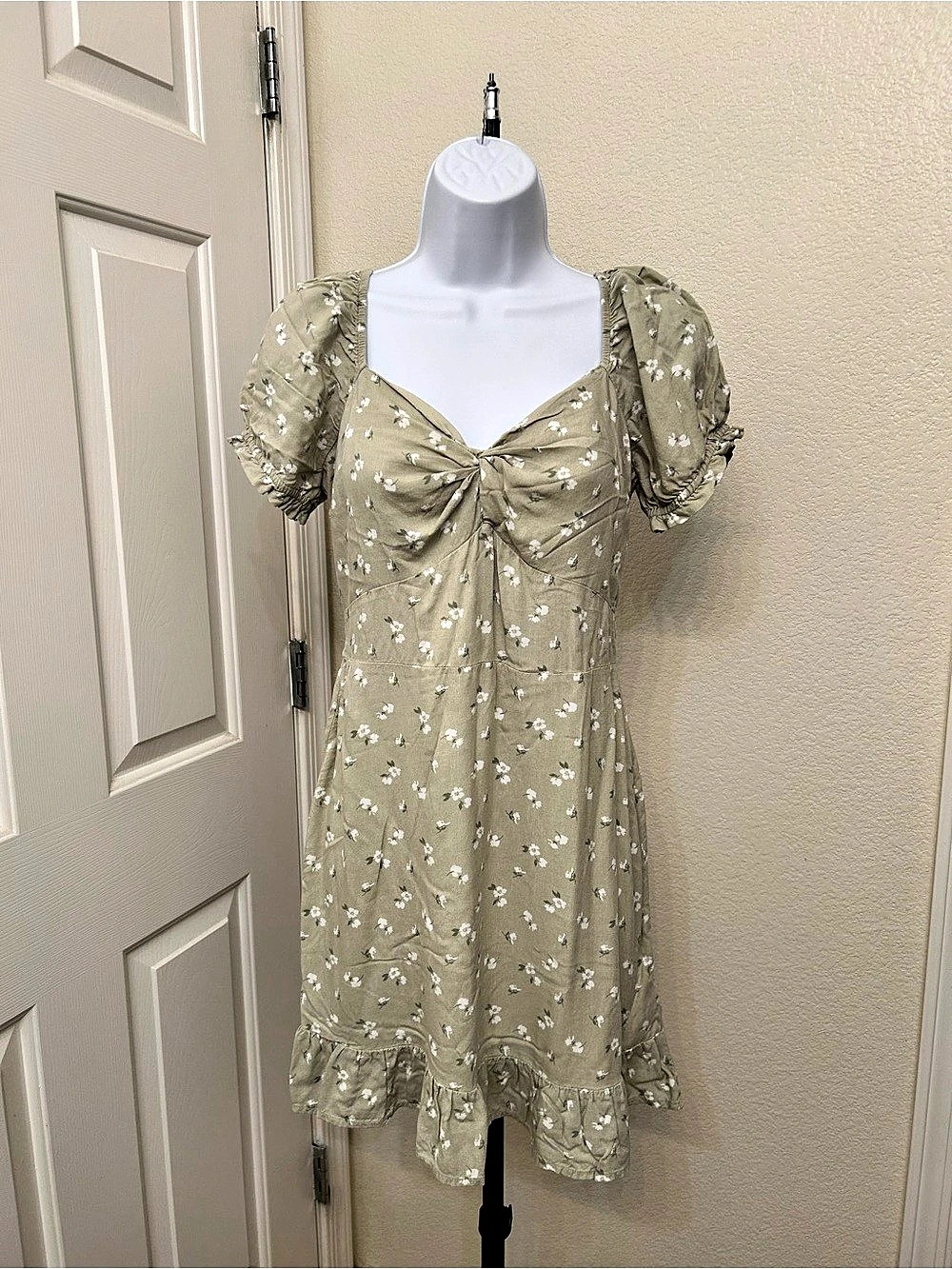 Hollister Floral Mini Dress Green 100% Viscose Size Medium